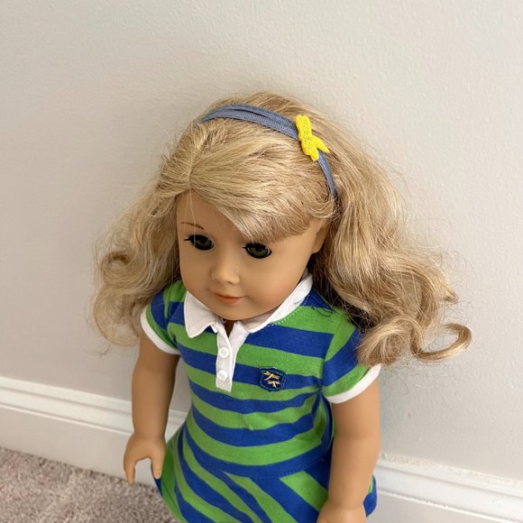 American Girl 2010 "Lanie" w/ books - Picture 2 of 5